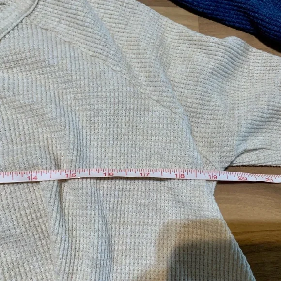 2 We the Free Rocksbility thermal swing long sleeve❤️FINAL SALE❤️ - Picture 15 of 16